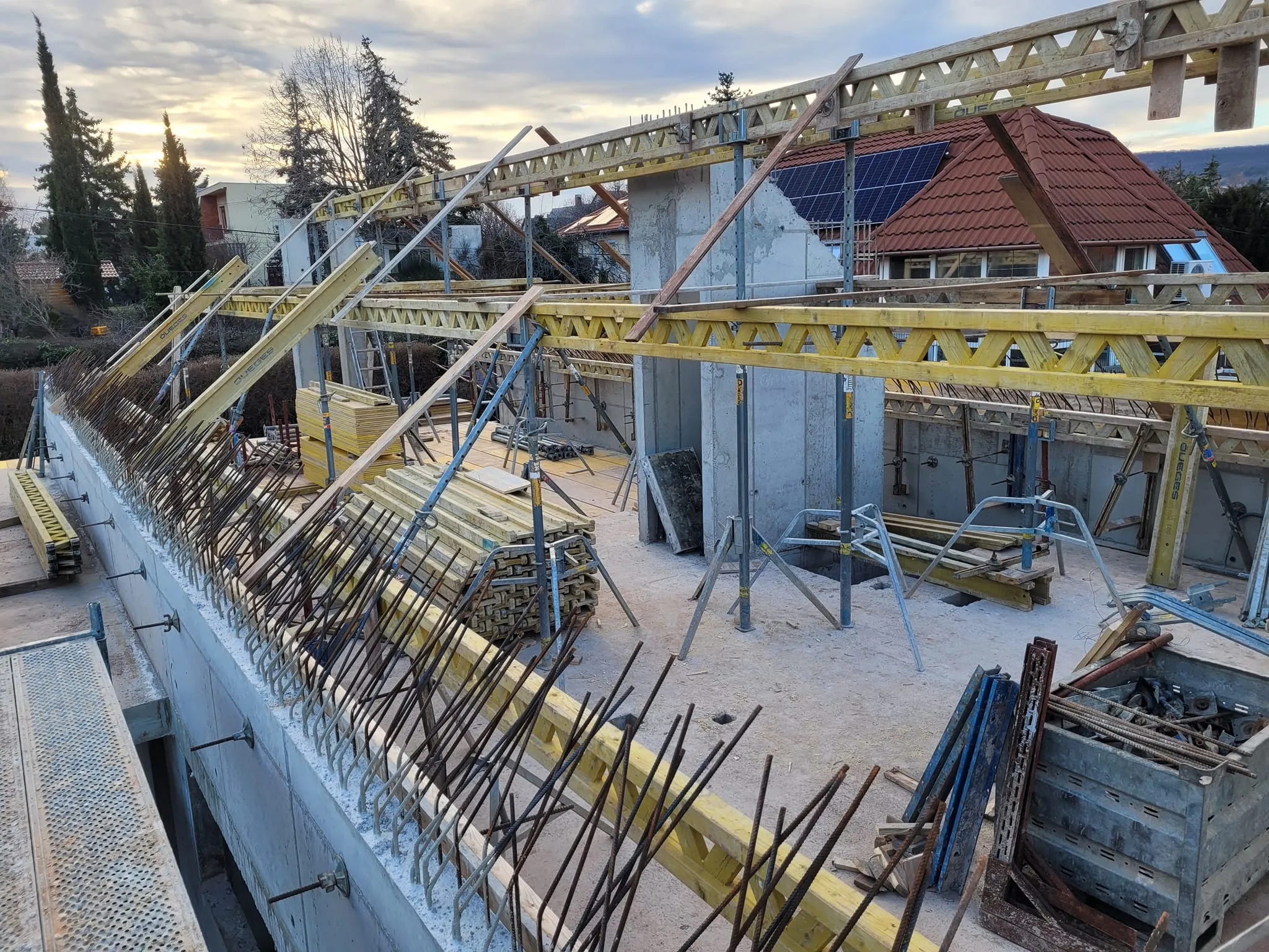 Koszorú vasalás Veszprém környékén — Virág Gábor Építő Bt.