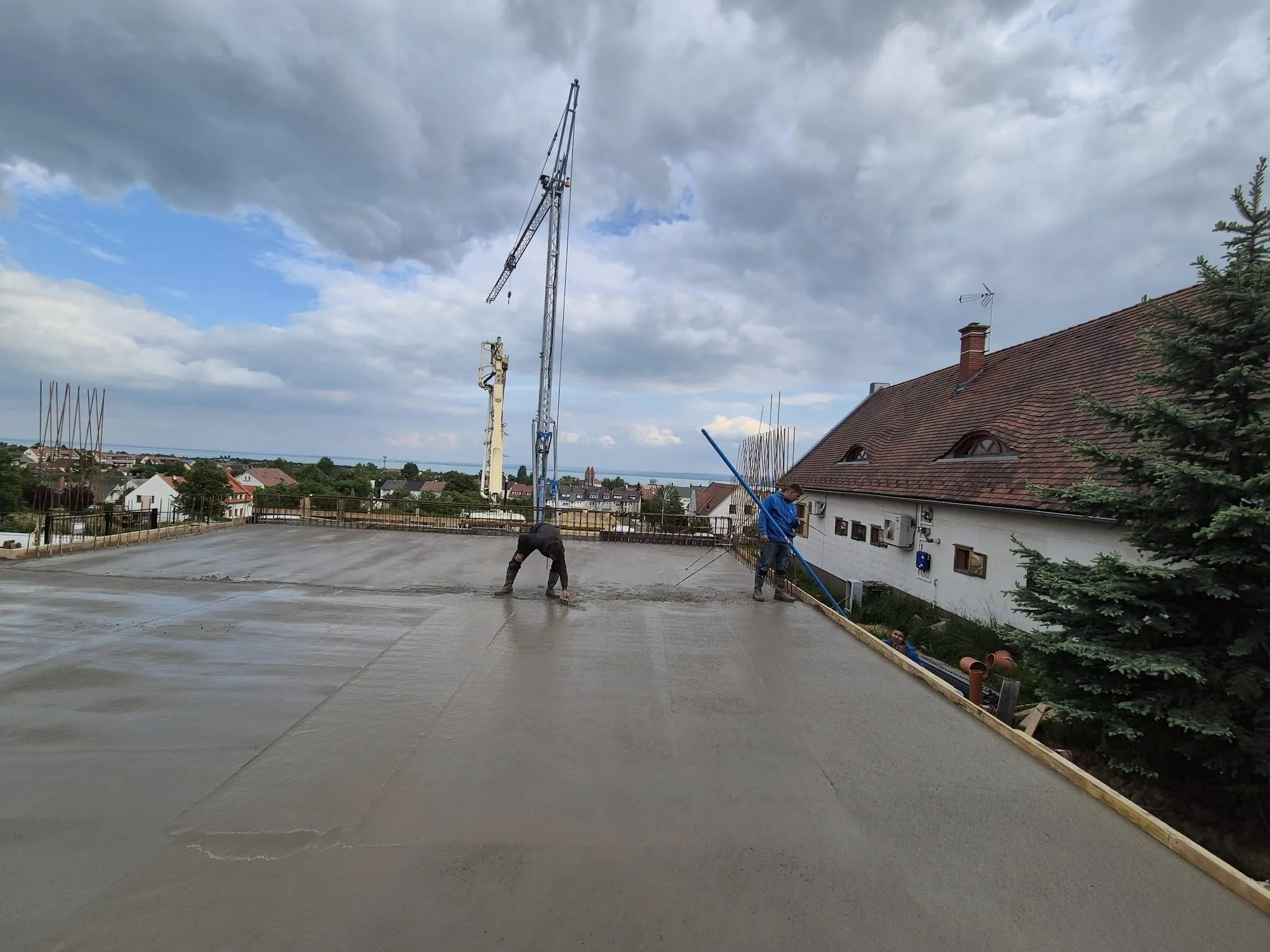 Monolit vasbeton födém betonozása Veszprémben — Virág Gábor Építő Bt.