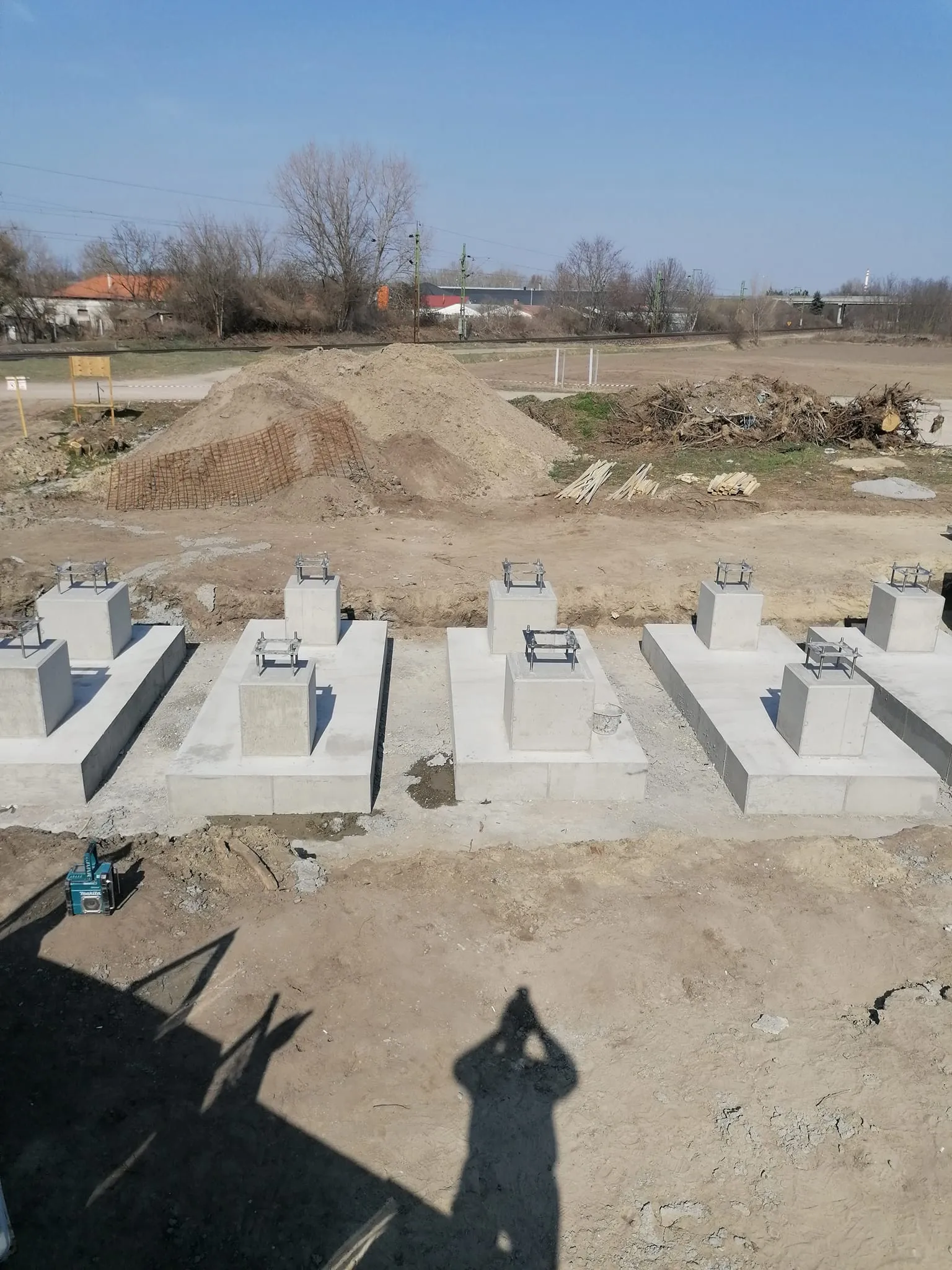 Vasbeton pillér alapozás Veszprém megye — Virág Gábor Építő Bt.